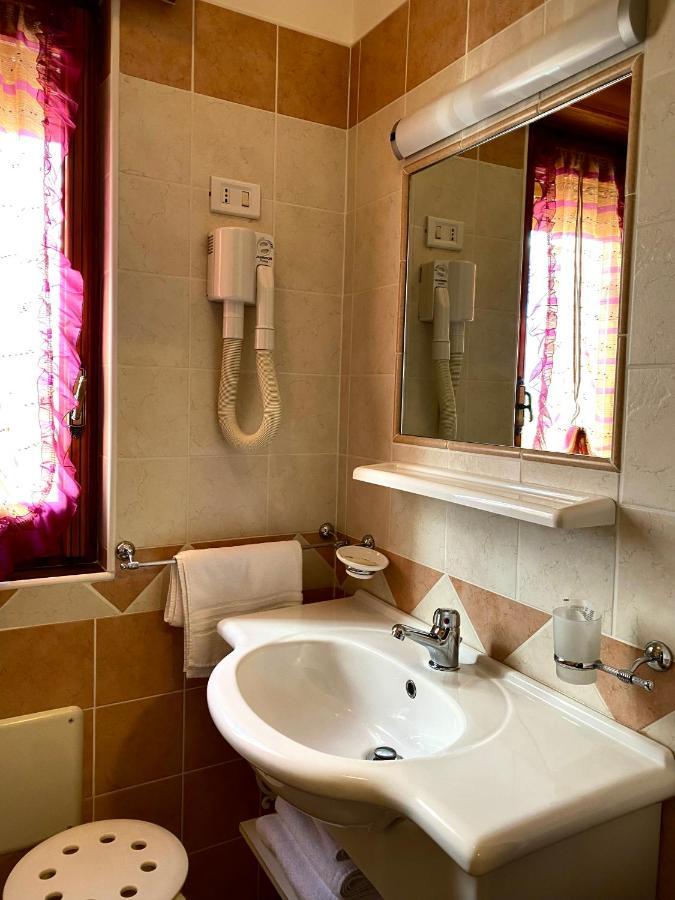 Hotel Vallisdea Sala Consilina Kültér fotó