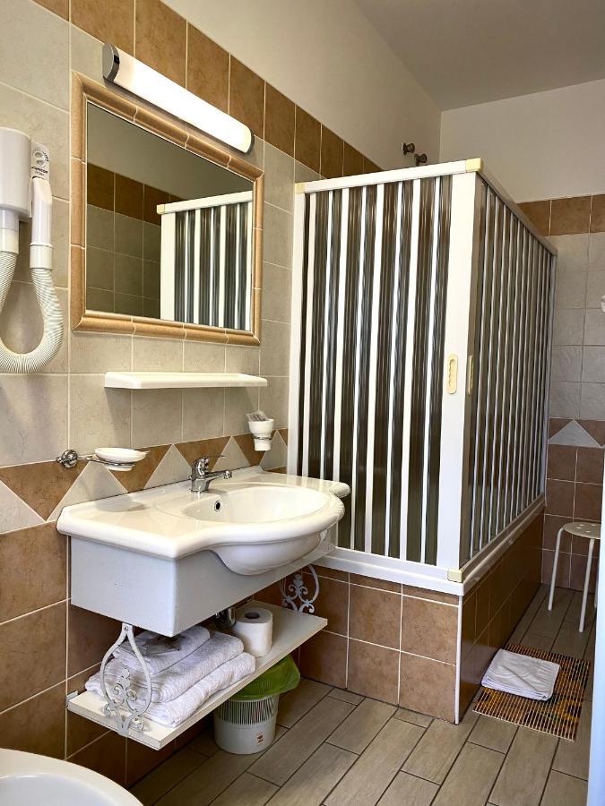 Hotel Vallisdea Sala Consilina Kültér fotó