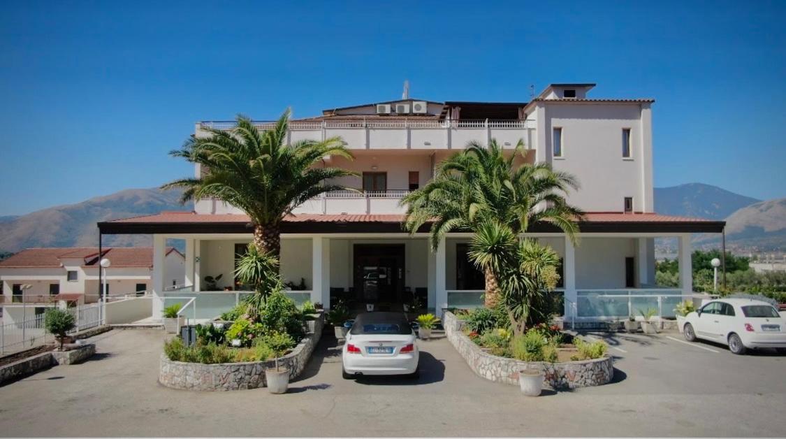 Hotel Vallisdea Sala Consilina Kültér fotó