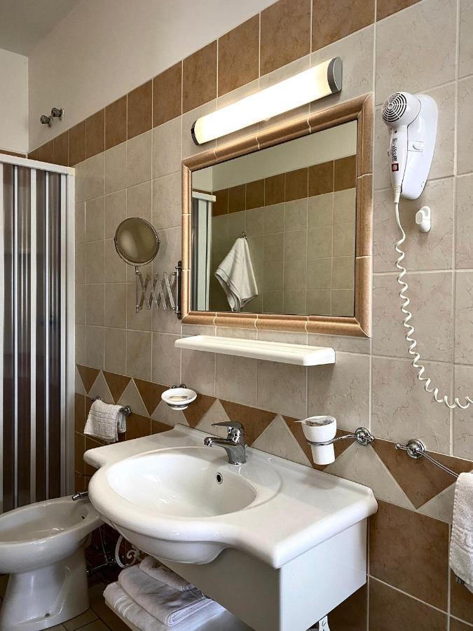 Hotel Vallisdea Sala Consilina Kültér fotó