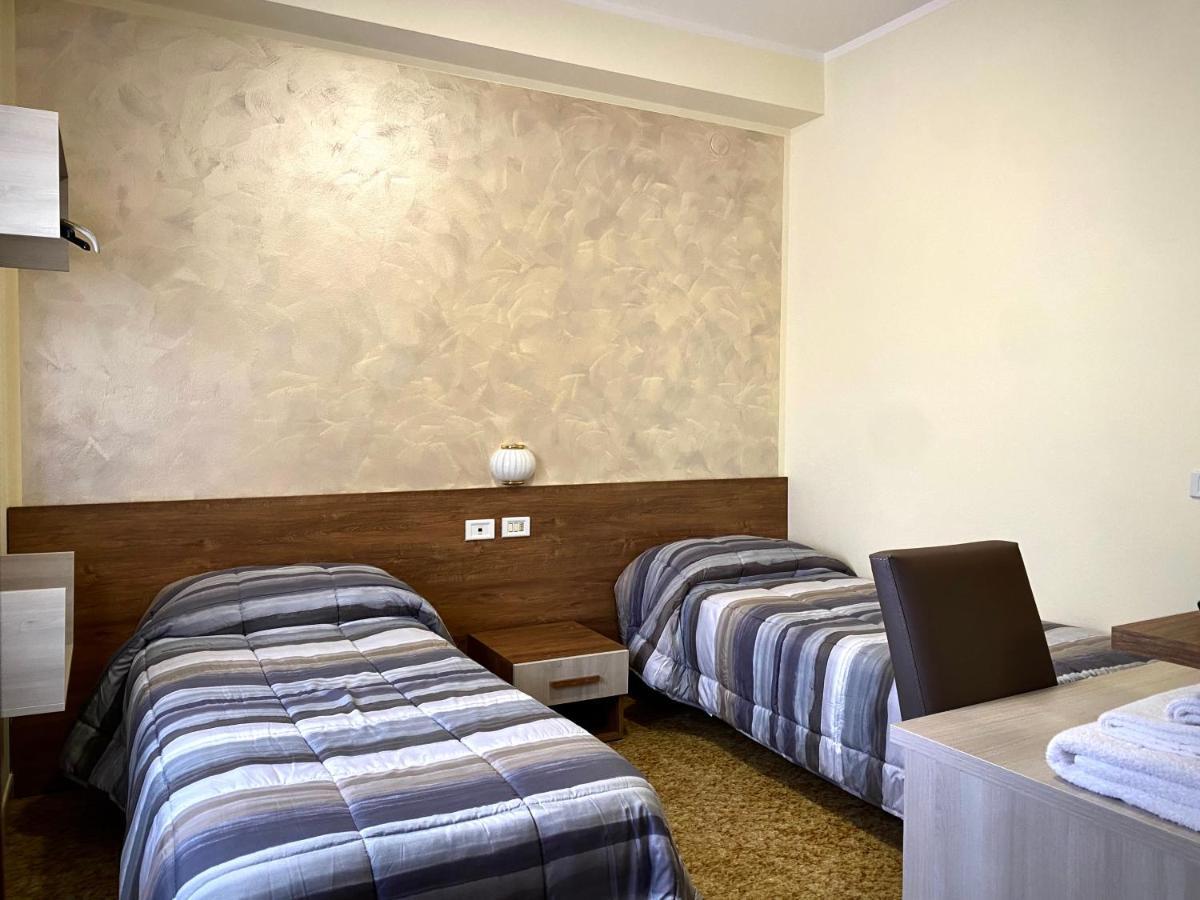 Hotel Vallisdea Sala Consilina Kültér fotó